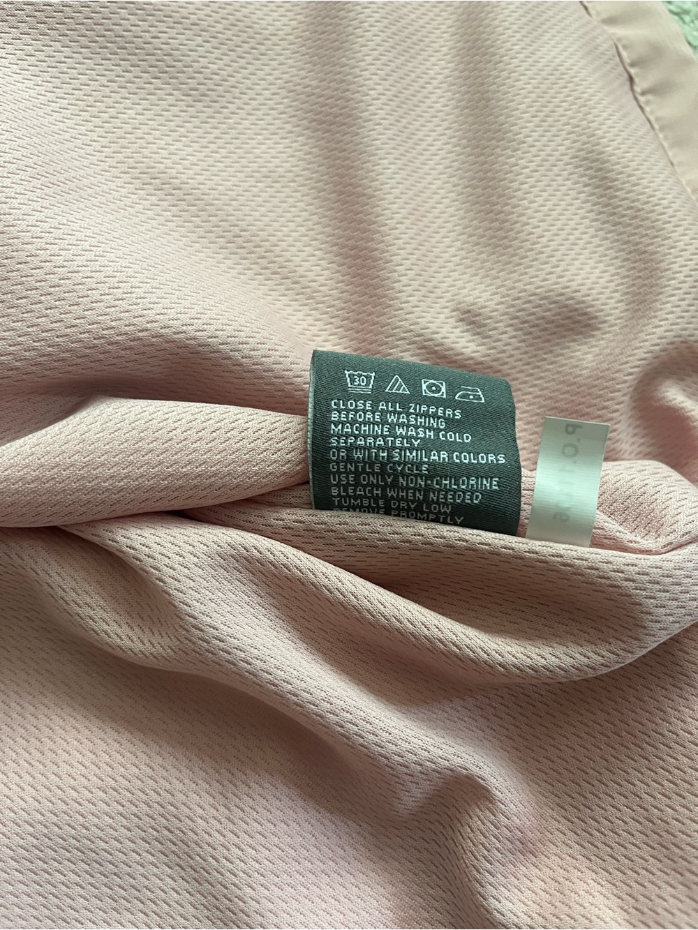 New Balance Hooded Wind and Rain Jacket in Dusty Pink - Picture 8 of 11